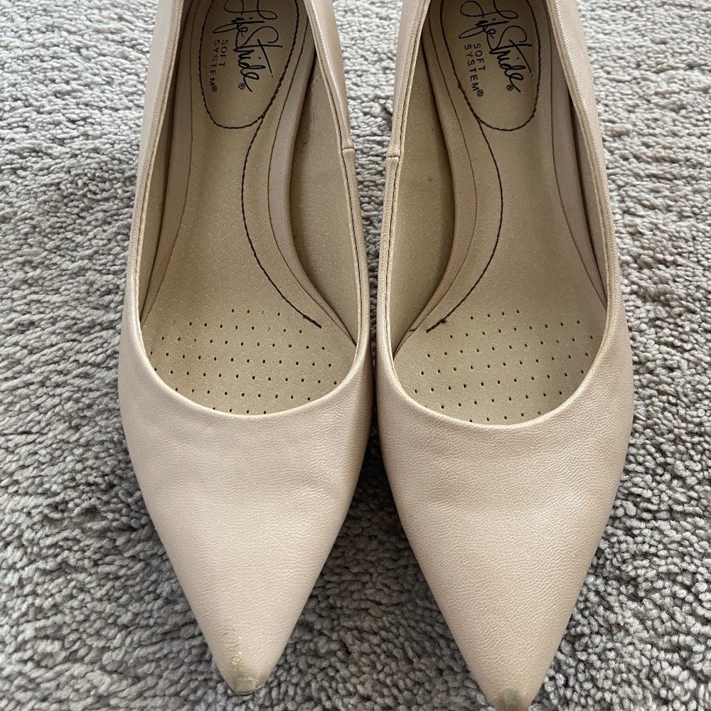 Life Stride kitten heel nude pumps